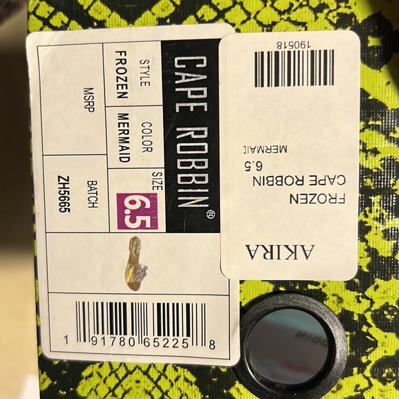 CAPE ROBBIN Frozen Sandal in Mermaid. Iridescent Holographic PVC w/ Crystal New - Picture 5 of 6